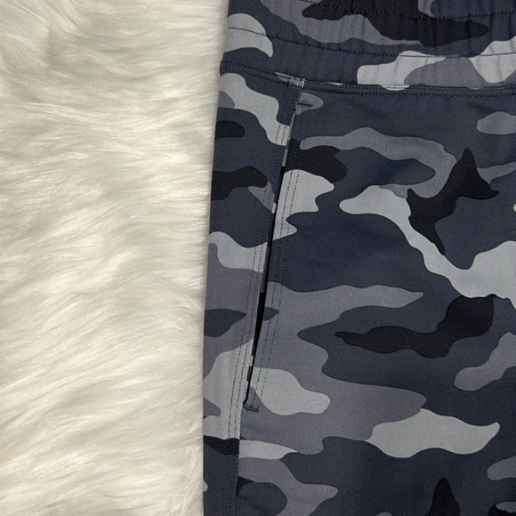 PINK ACTIVE GRAY CAMOUFLAGE LEGGINGS - Picture 4 of 6